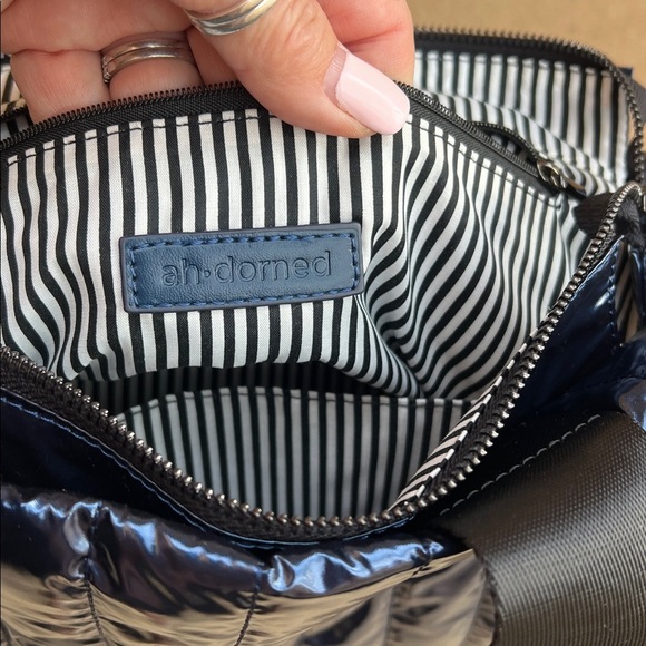 Ah-dorned | Navy Metallic Tote Bag w/ Crossbody Strap & Bag Charm Chain - Picture 8 of 13